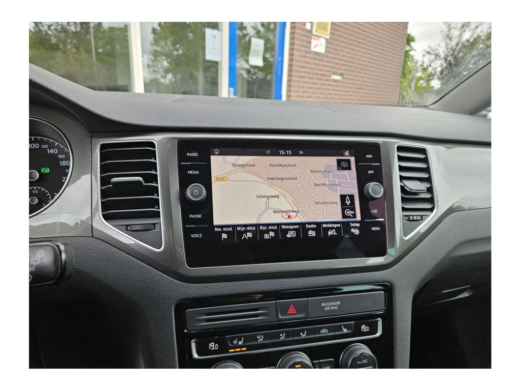 53398897-15